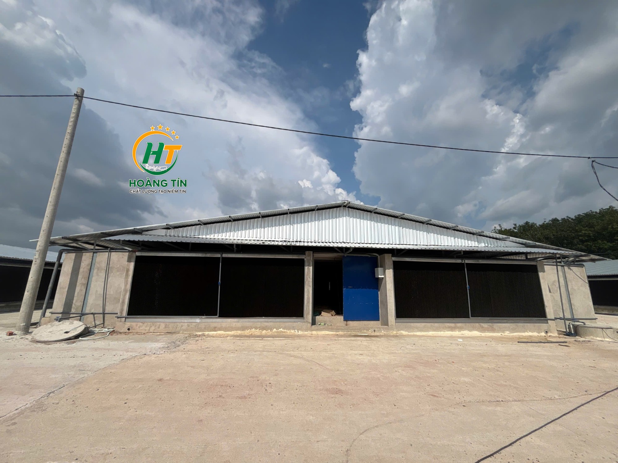 Bố Trí Full Thiết Bị Trại Gà Lạnh Điều Khiển Tự Động 16x120m