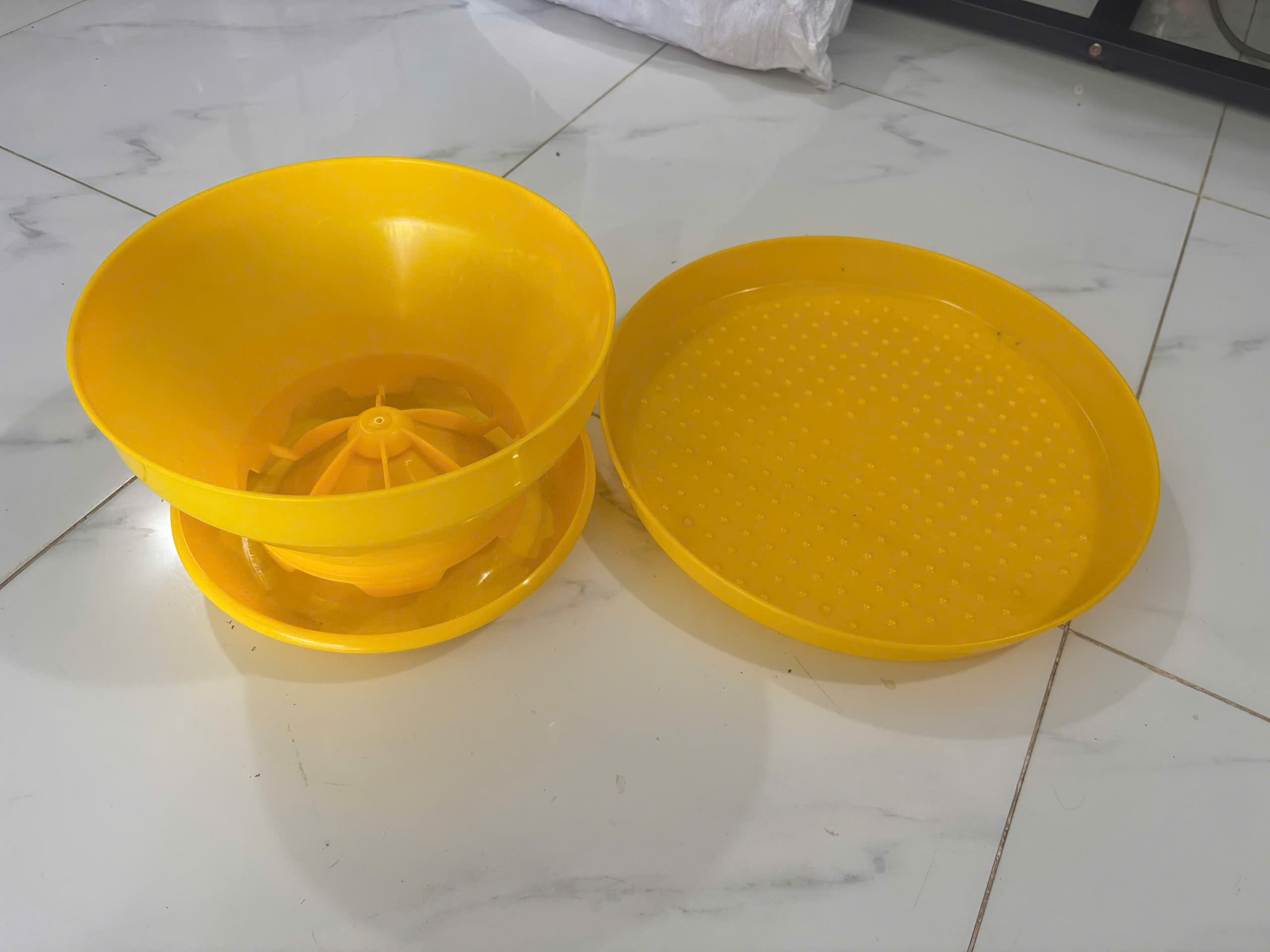 GÀ, VỊT GIAI ĐOẠN ÚM NÊN DÙNG MÁNG ĂN NÀO?