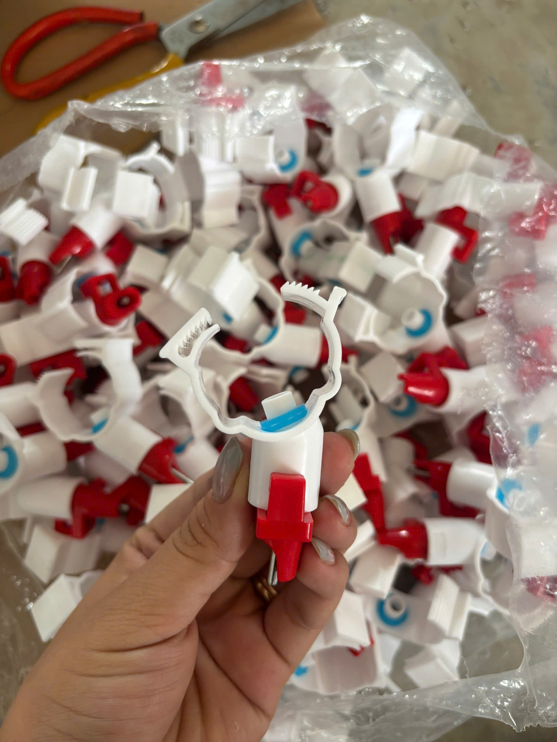 BỊCH 100 Núm uống cho vịt ngan loại tròn dùng cho ống PVC phi 27