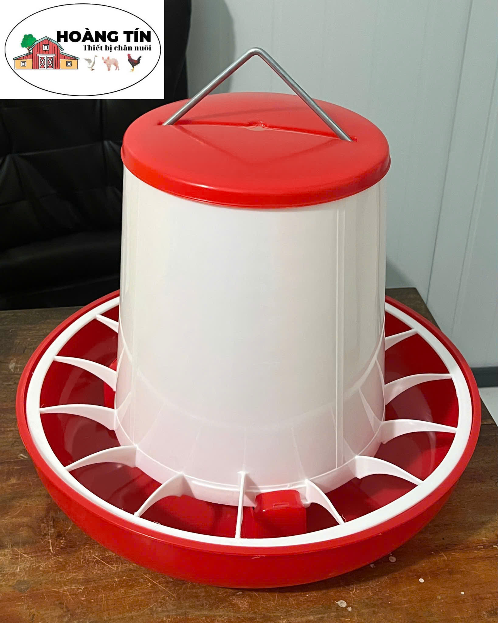 Máng ăn cho gà chia ô đỏ trắng 6 Kg (máng đại)