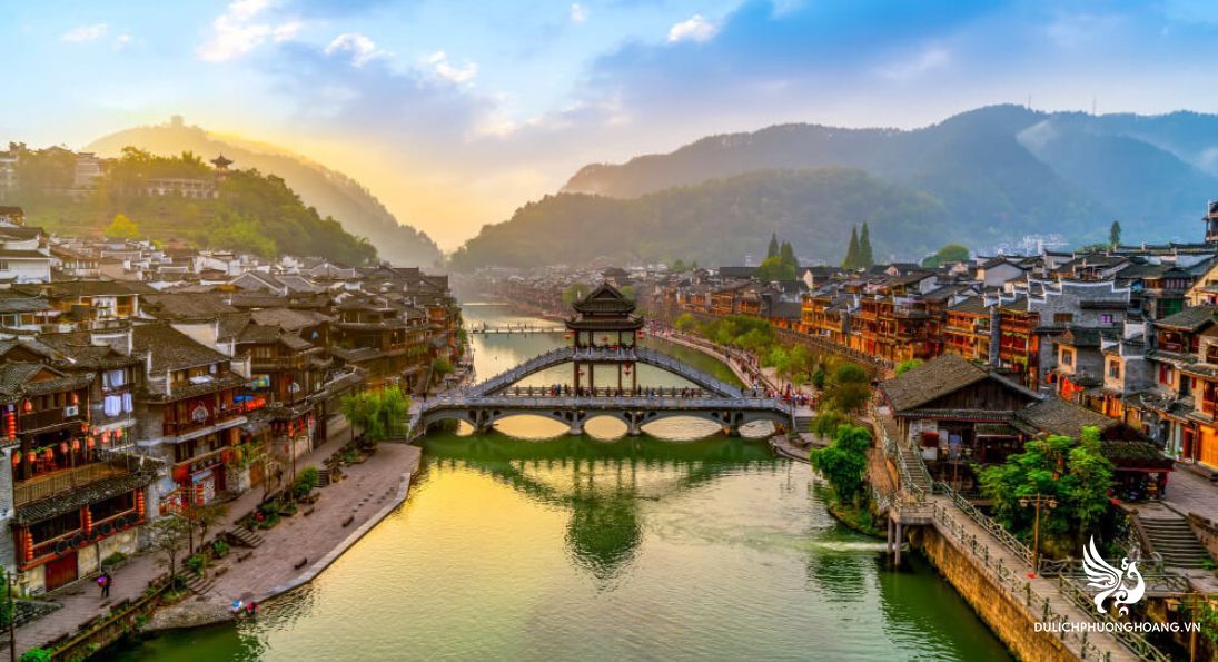 TRƯỜNG SA - PHƯỢNG HOÀNG CỔ TRẤN TRƯƠNG GIA GIỚI – THIÊN MÔN SƠN HỒ BẢO PHONG - HỒ ĐỘNG ĐÌNH