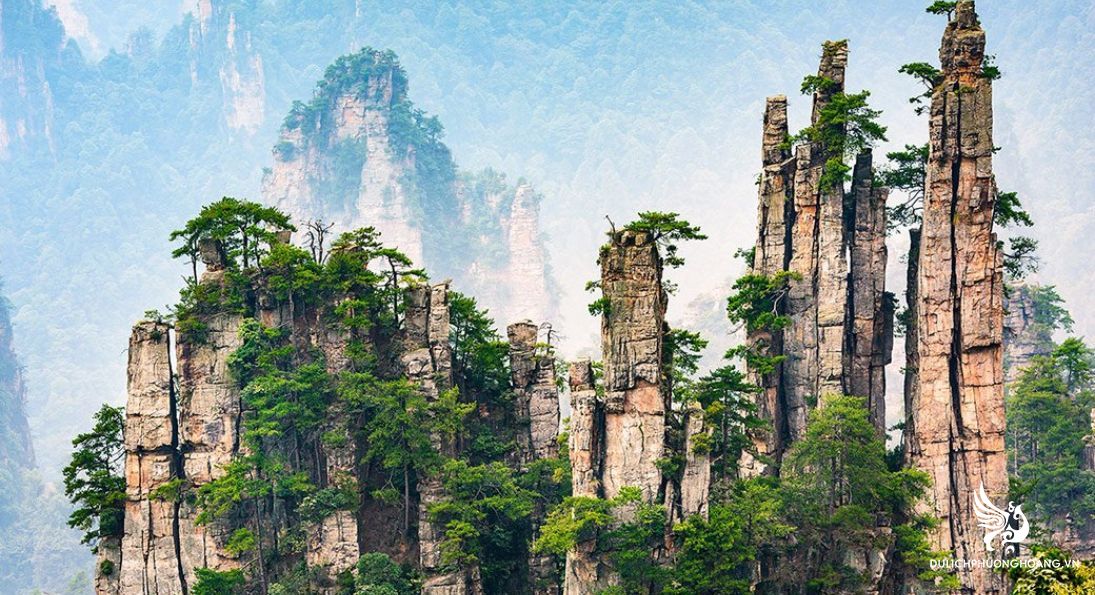 TRƯỜNG SA - PHƯỢNG HOÀNG CỔ TRẤN TRƯƠNG GIA GIỚI – THIÊN MÔN SƠN HỒ BẢO PHONG - HỒ ĐỘNG ĐÌNH