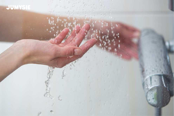 nứt cổ gà khi hút sữa
