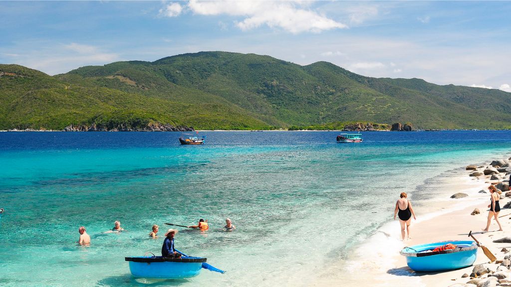 Tour Lặn Biển 1 Ngày: Khám Phá Vịnh Nha Trang