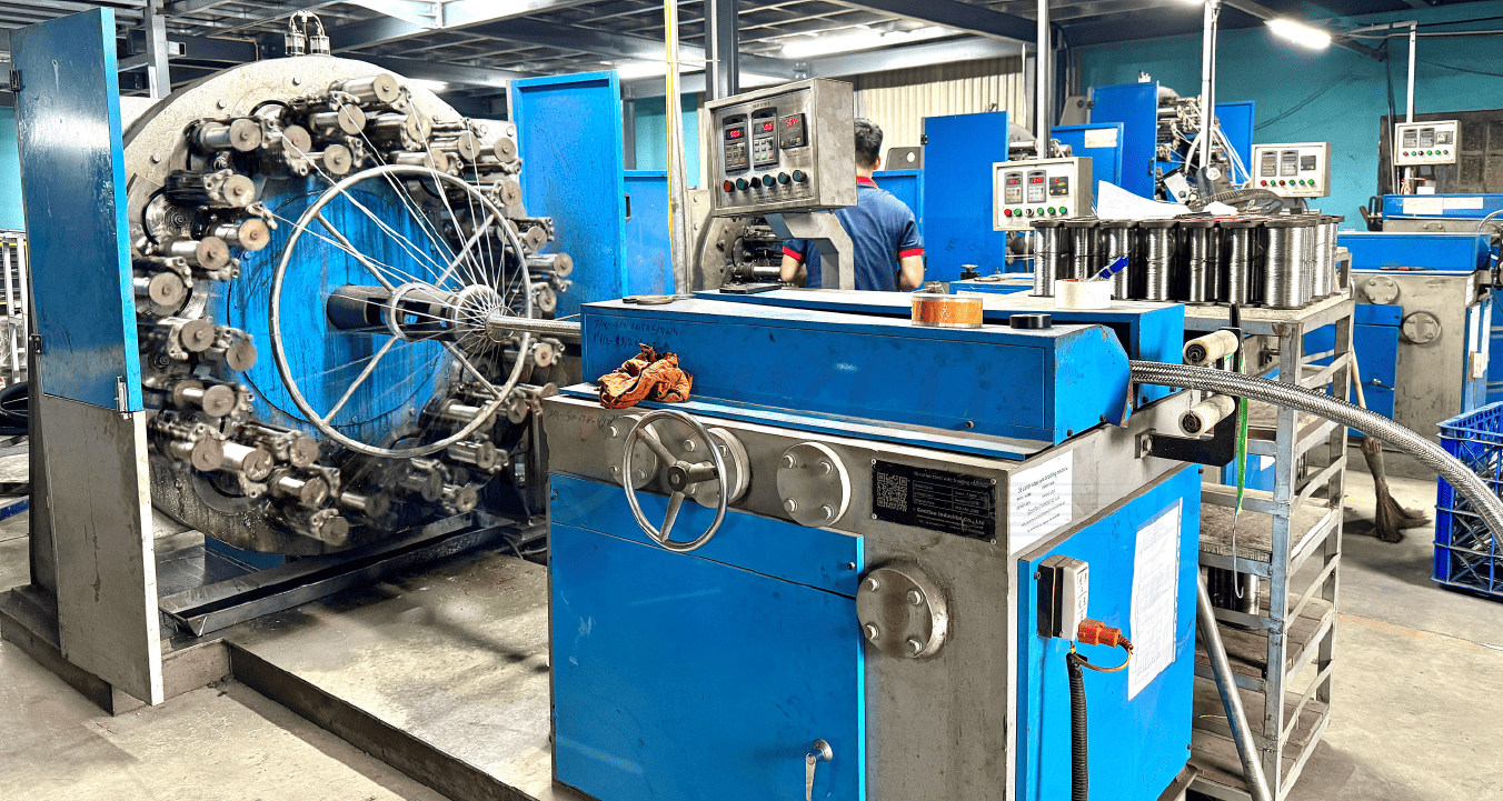 Hệ Thống Máy Đan Ống Lưới Inox Bọc Tuy Ô Tại Kho Xưởng Hà Nội