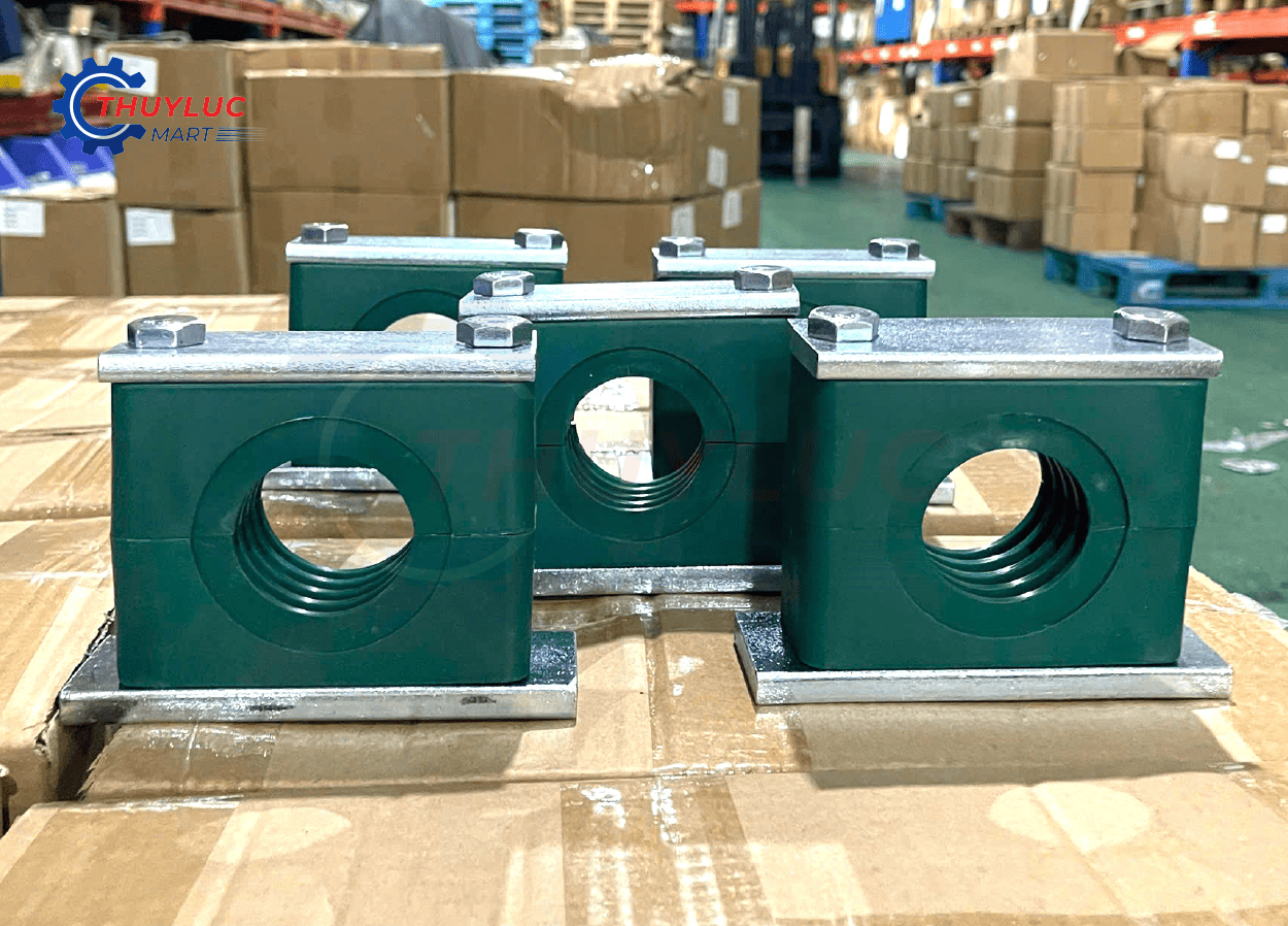 Kho hàng Thủy Lực Mart với hơn 40.000 bộ kẹp ống nhựa và nhôm mới về