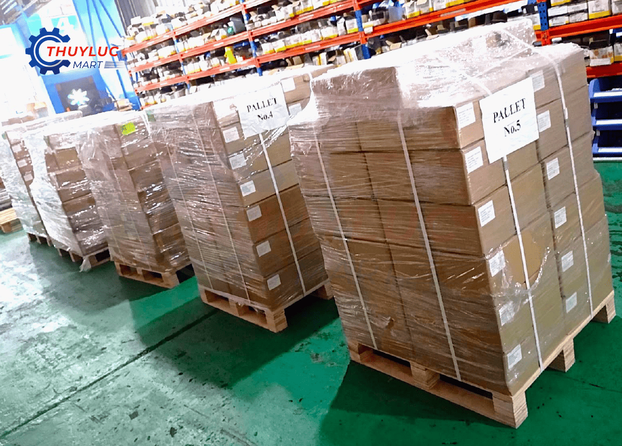 Lô hàng vỏ PJ cách nhiệt gần 8.000 mét – Fire Sleeve silicon fiberglass sleeve được đóng pallet nhập kho Thủy Lực Mart