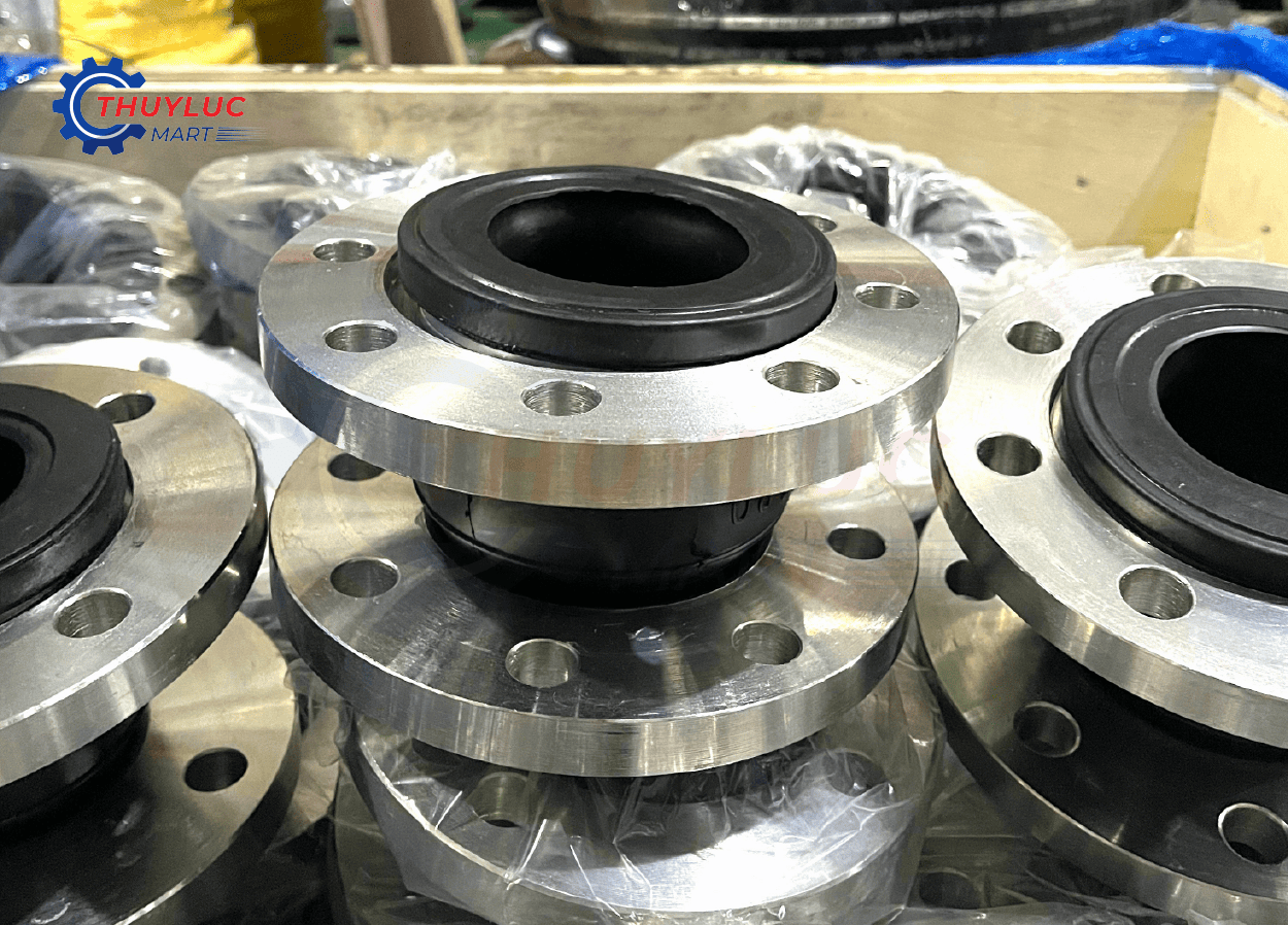 Khớp nối mềm cao su DN100 PN16 mặt bích thép mạ kẽm — hàng có sẵn tại kho TP.HCM Thủy Lực Mart