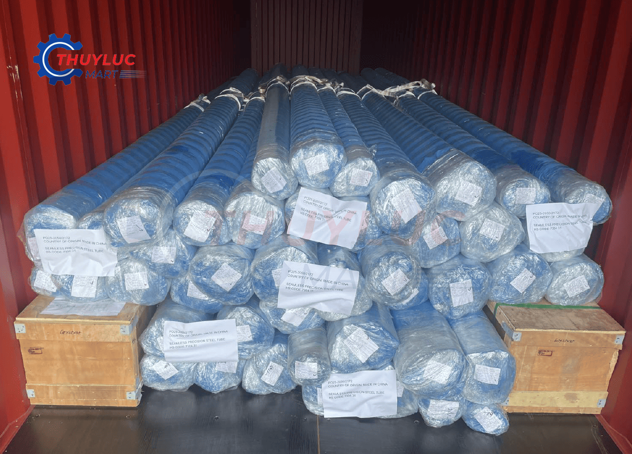 Ống đúc không hàn được đóng container nguyên kiện, bó gọn theo tiêu chuẩn công nghiệp, sẵn sàng nhập kho Thủy Lực Mart phục vụ thủy lực và cơ khí
