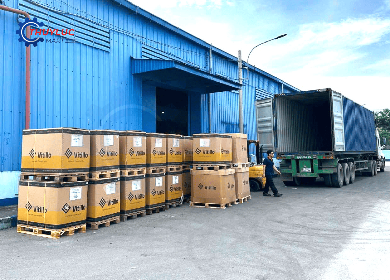 Khu vực kho Vitillo tại Thủy Lực Mart – hàng phụ kiện và ống thủy lực Vitillo về nhiều pallet