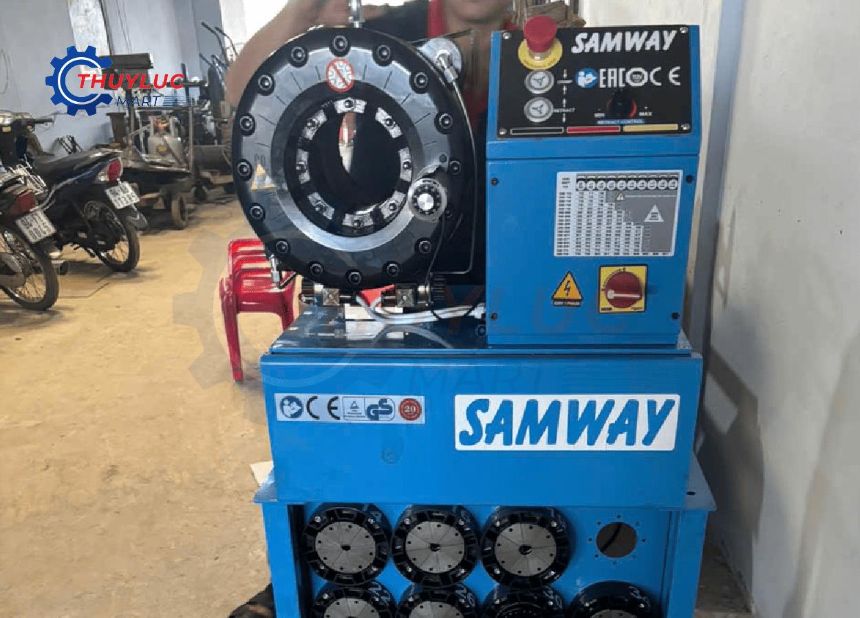 Máy bấm ống thủy lực Samway P32 nhập khẩu chính hãng dùng bấm tuy ô thủy lực cho cửa hàng sửa chữa máy công trình