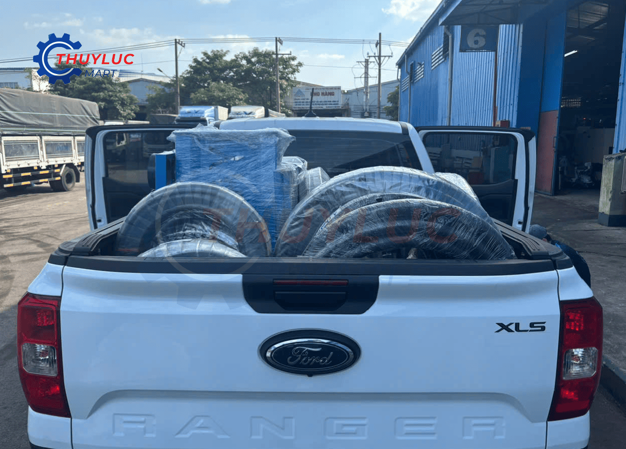 Vận chuyển máy bấm ống Samway P32 cùng cuộn ống thủy lực và vật tư đầu bấm đến cửa hàng khách tại tỉnh