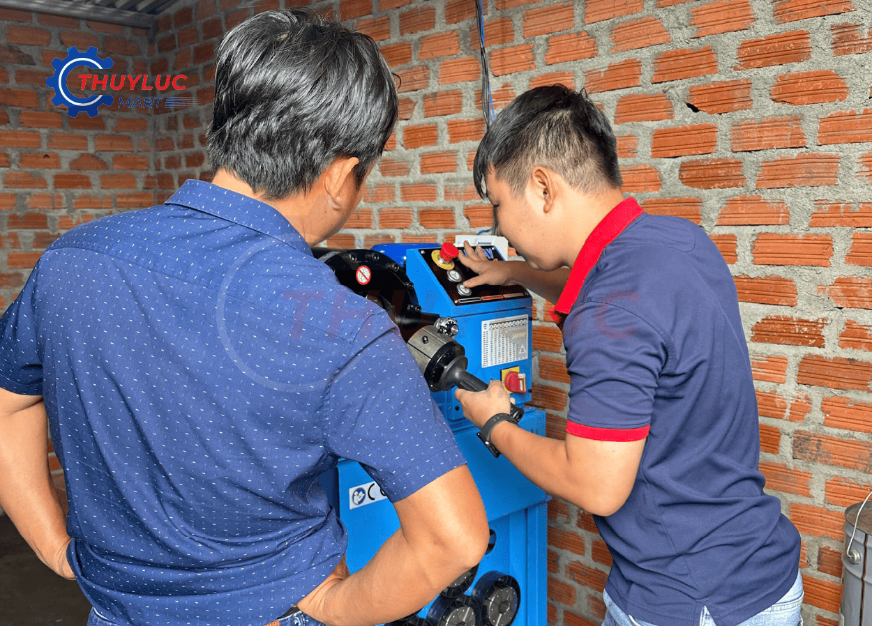 Kỹ thuật hướng dẫn sử dụng máy bấm ống thủy lực cho chủ cửa hàng tại Phù Cát