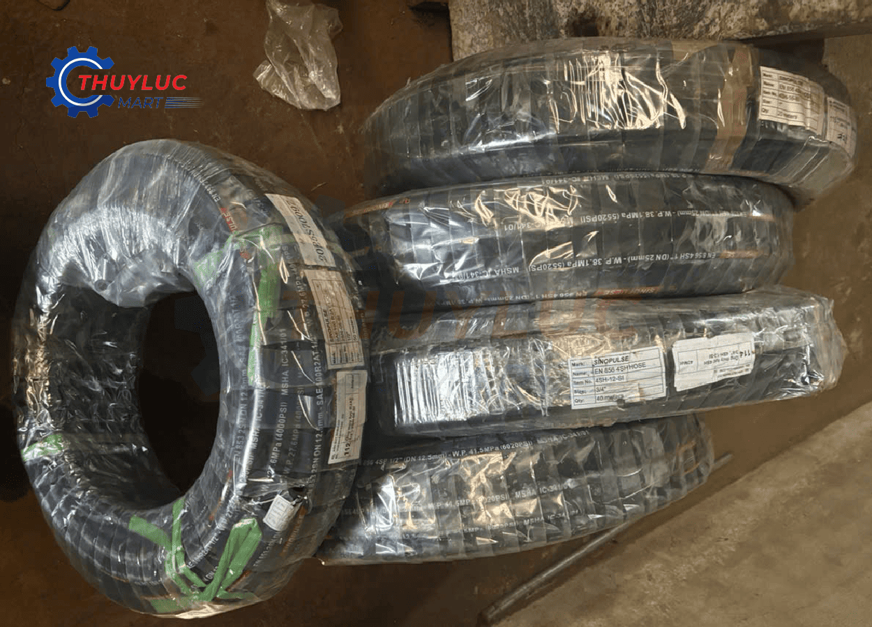 Ống mềm thủy lực nhiều kích cỡ bàn giao cùng máy bấm ống cho cửa hàng tại Đắk Nông