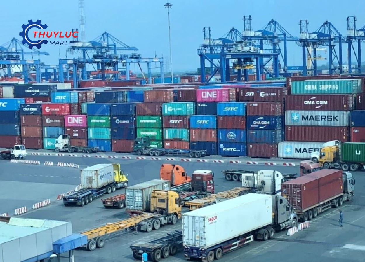 Toàn cảnh cảng biển với hệ thống logistics và ứng dụng ống thủy lực cho tàu biển