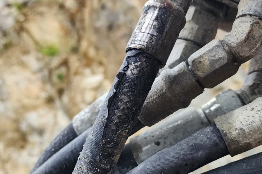 tuy ô thủy lực giàn khoan bị nứt vỏ ngoài lô lớp bố thép bên trong