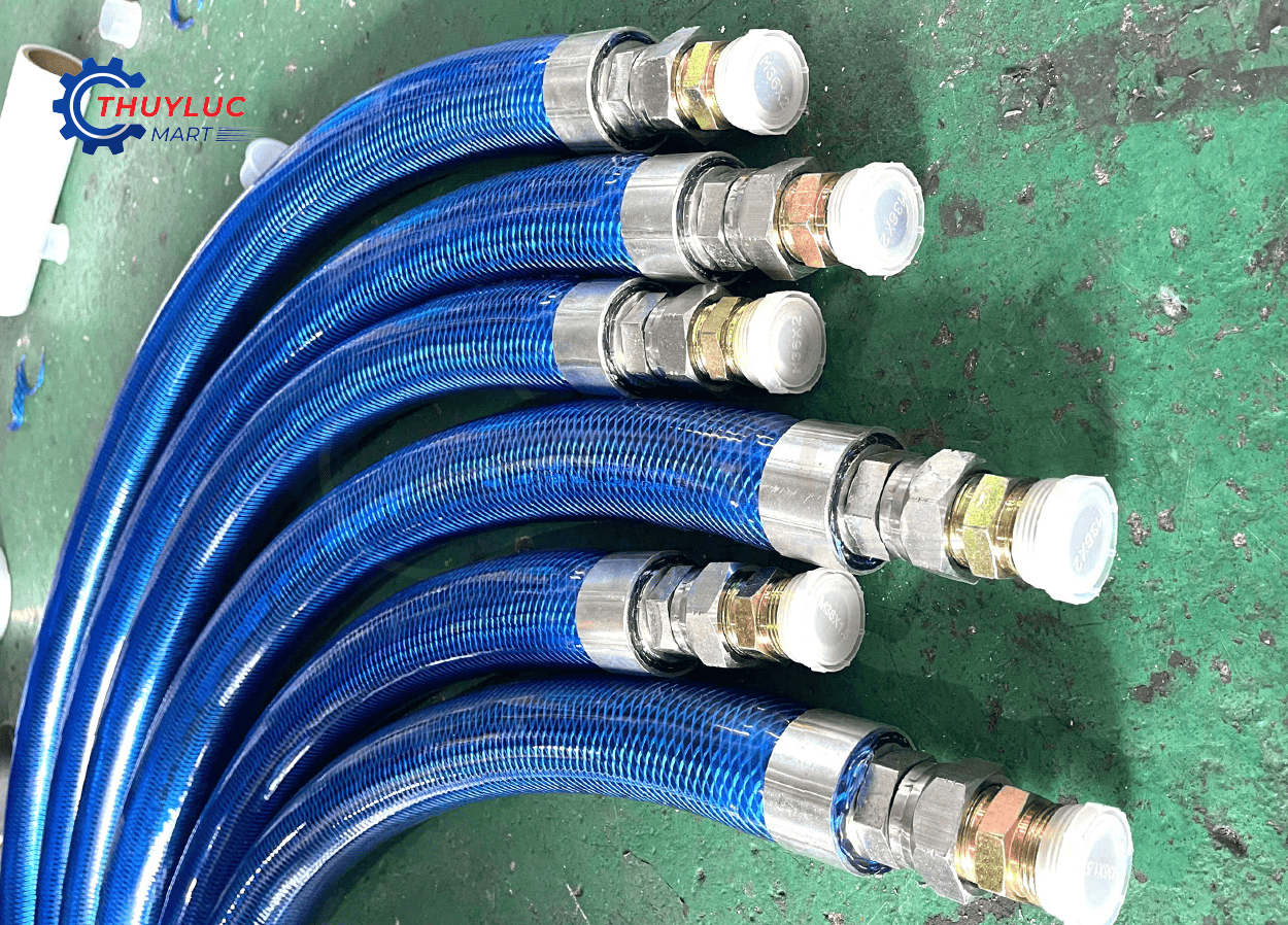 Bọc ống nhựa cho ống thủy lực Alfagomma tại xưởng Thủy Lực Mart