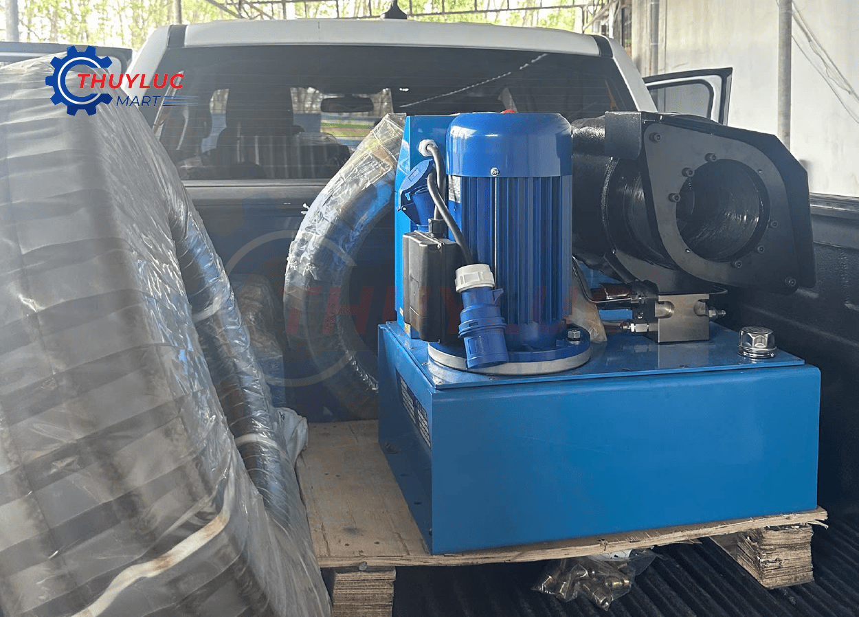 Đầu nối thủy lực và phụ kiện bấm ống được chuẩn bị đồng bộ cho cửa hàng bấm ống