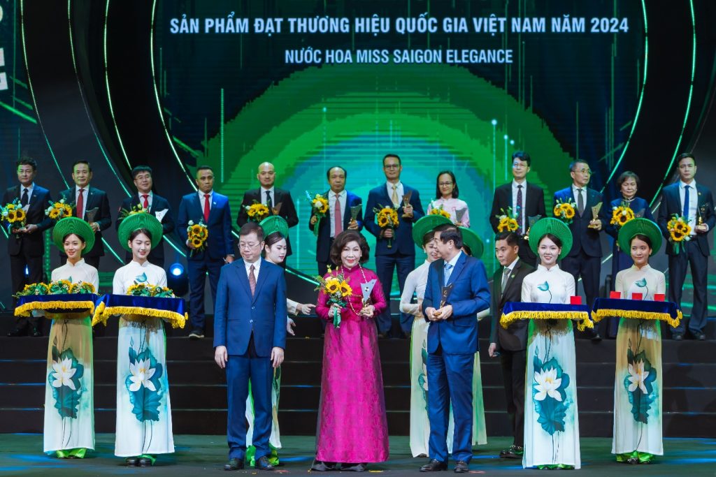 Miss Saigon Elegance Vinh Dự Đạt Giải Thương Hiệu Quốc Gia