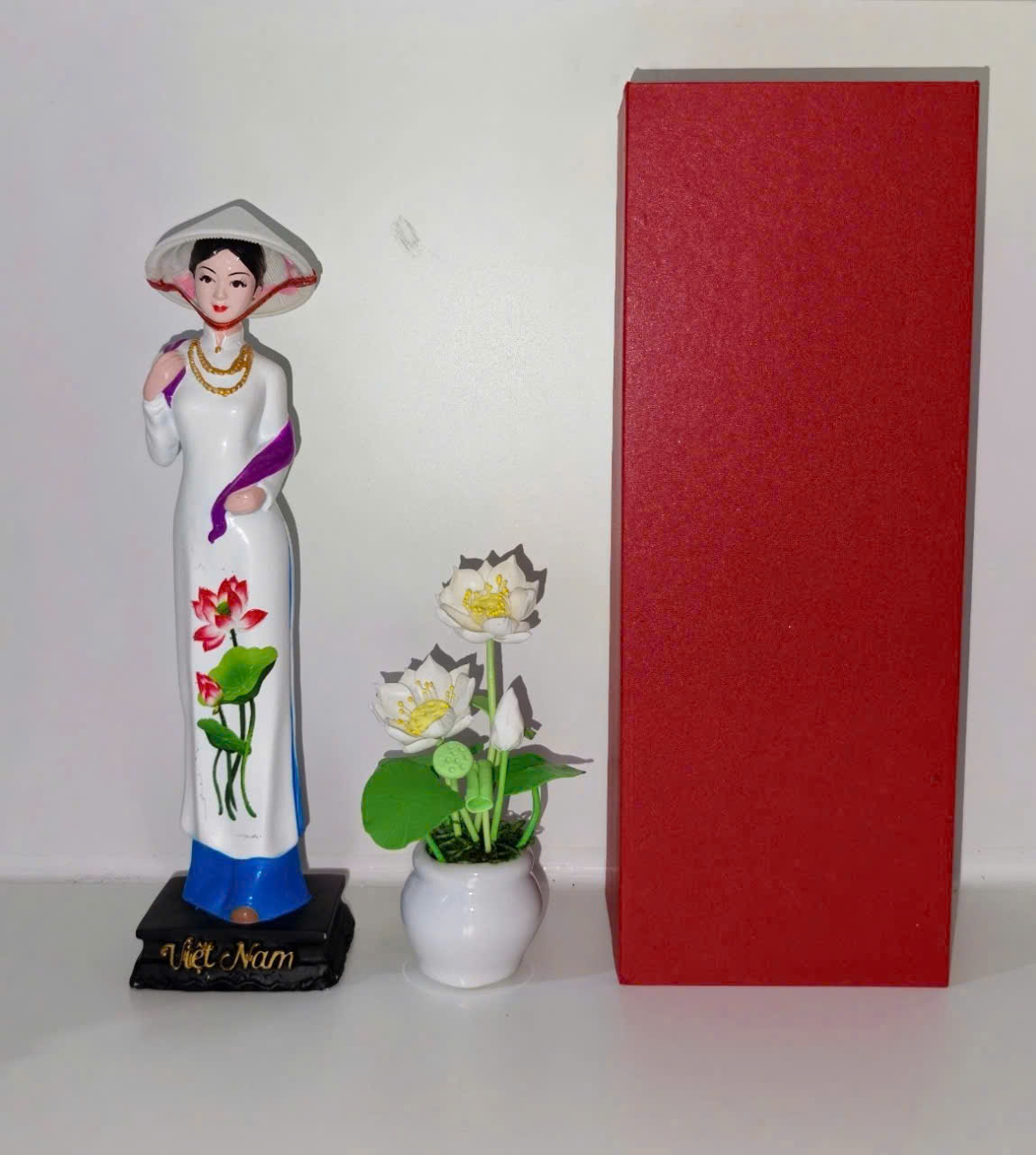 Tượng Cô Gái Việt Nam Mặc Áo Dài