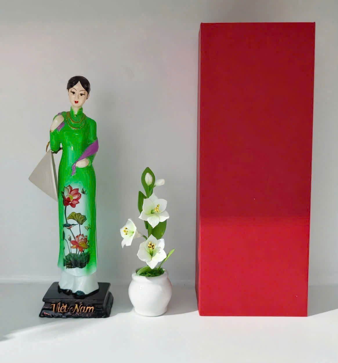 Tượng Cô Gái Việt Nam Mặc Áo Dài