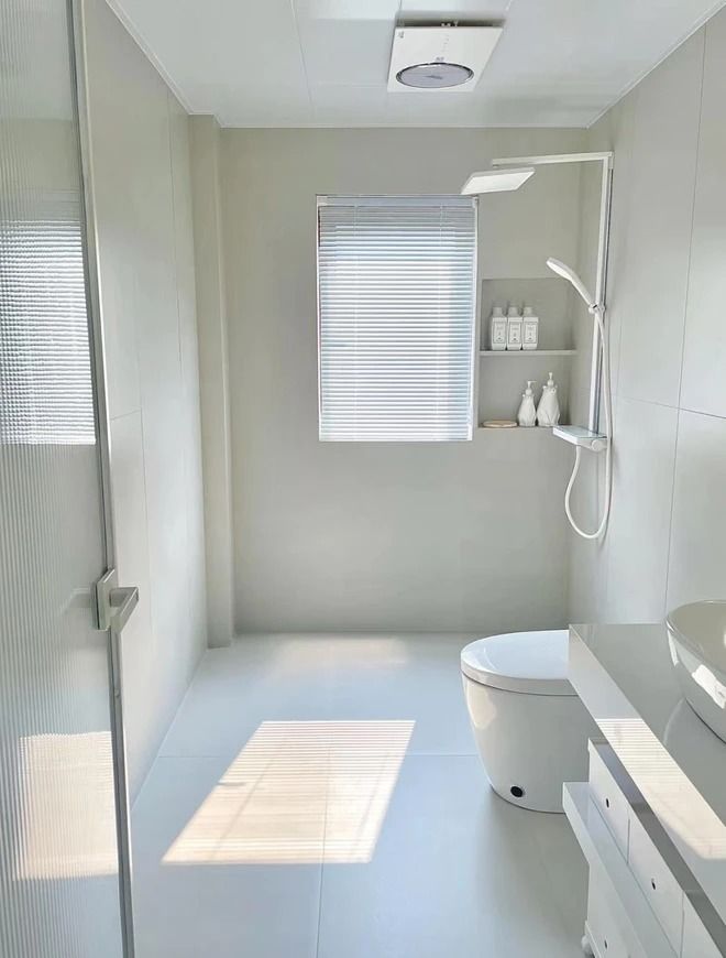 Vệ sinh rồi mà phòng tắm vẫn ám mùi? Có thể bạn đã bỏ qua 5 vị trí sau