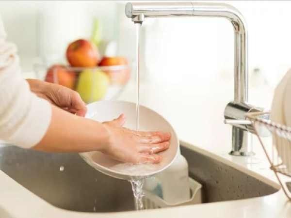 Bí quyết làm sạch bát đĩa sứ bị ố vàng từ chanh.