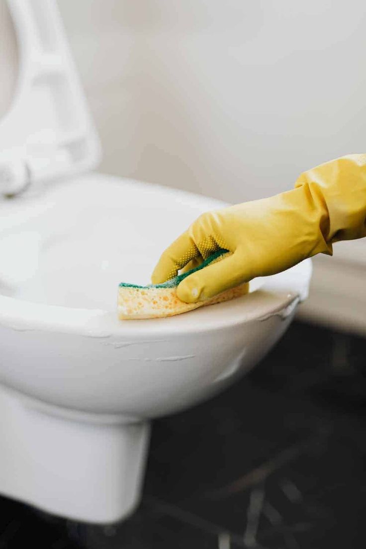 Cách Tẩy Bồn Cầu Bị Ố Vàng Lâu Ngày Thành Trắng Sạch Như Mới.