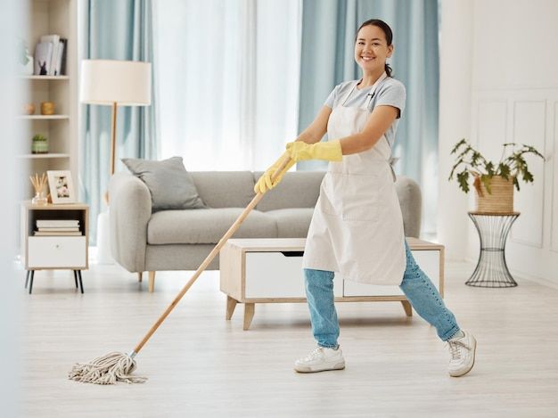 3 cách lau sàn nhà dính dầu mỡ để không còn cảm giác nhớp dính khó chịu!