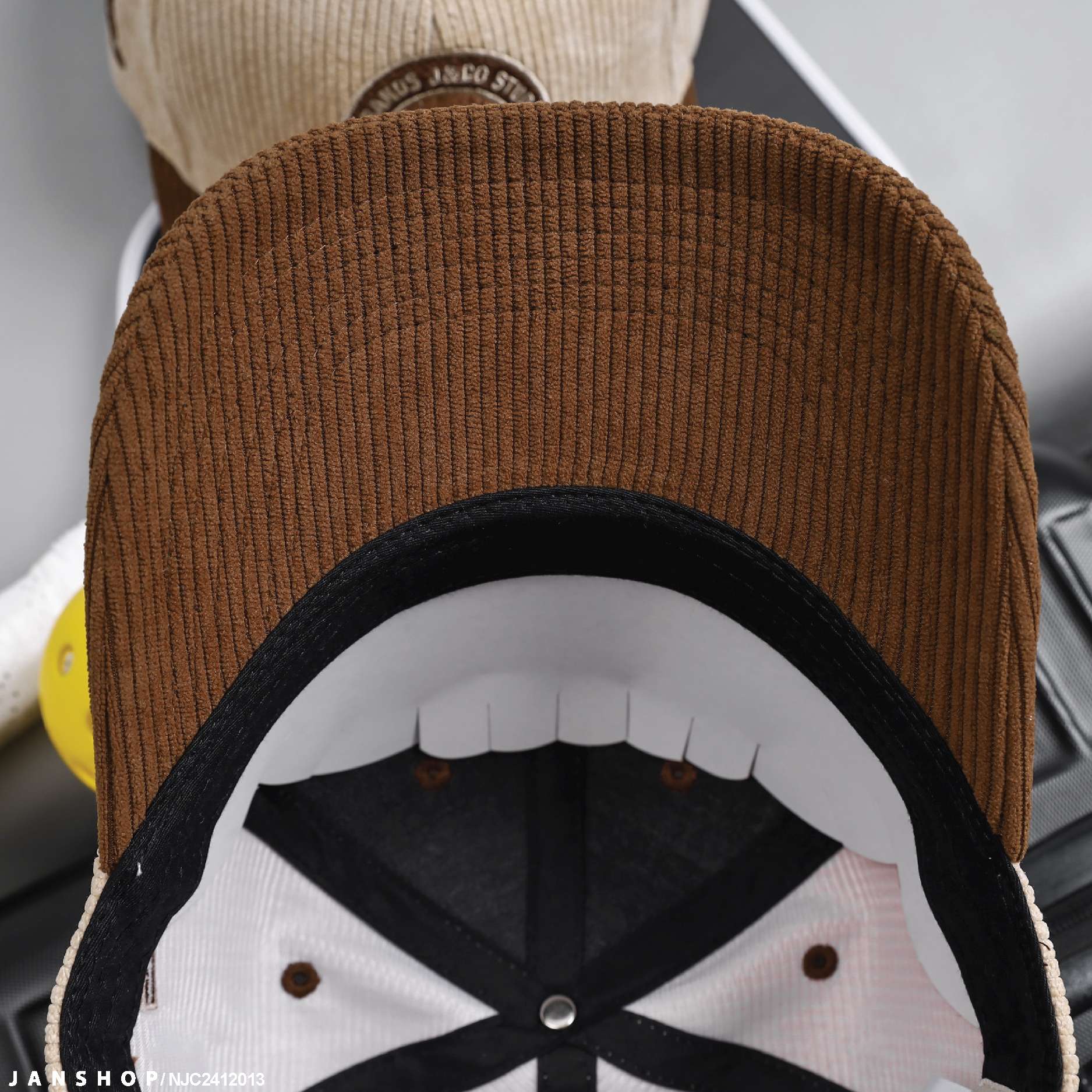 Nón J&CO Studio - Kem