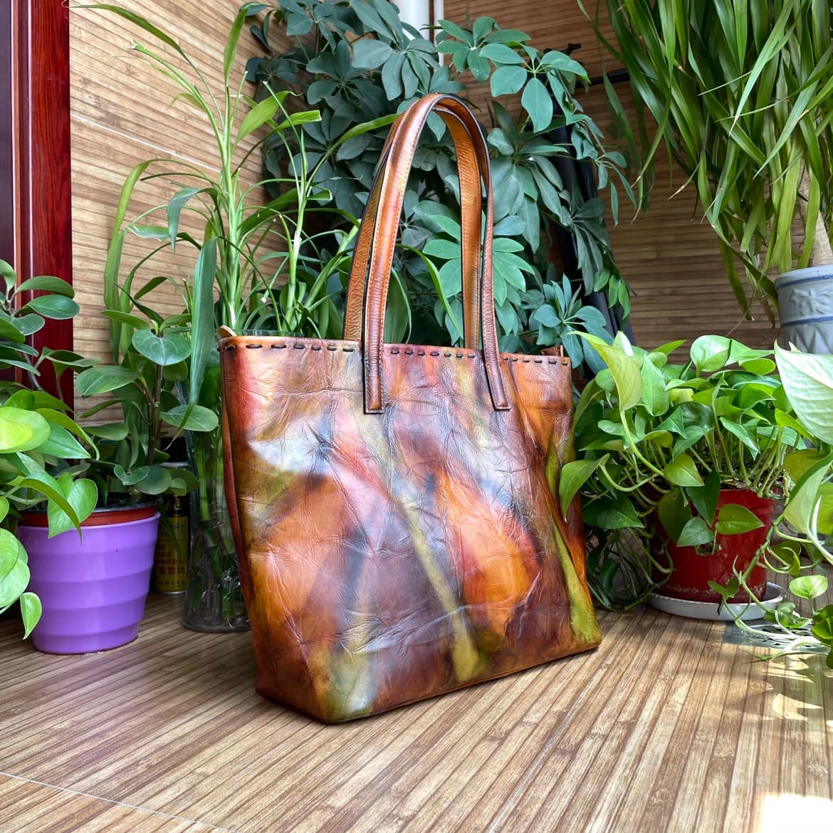 Túi đeo vai da da bò chính hãng. Sự đầu tư tuyệt vời cho phong cách thời trang của bạn.
