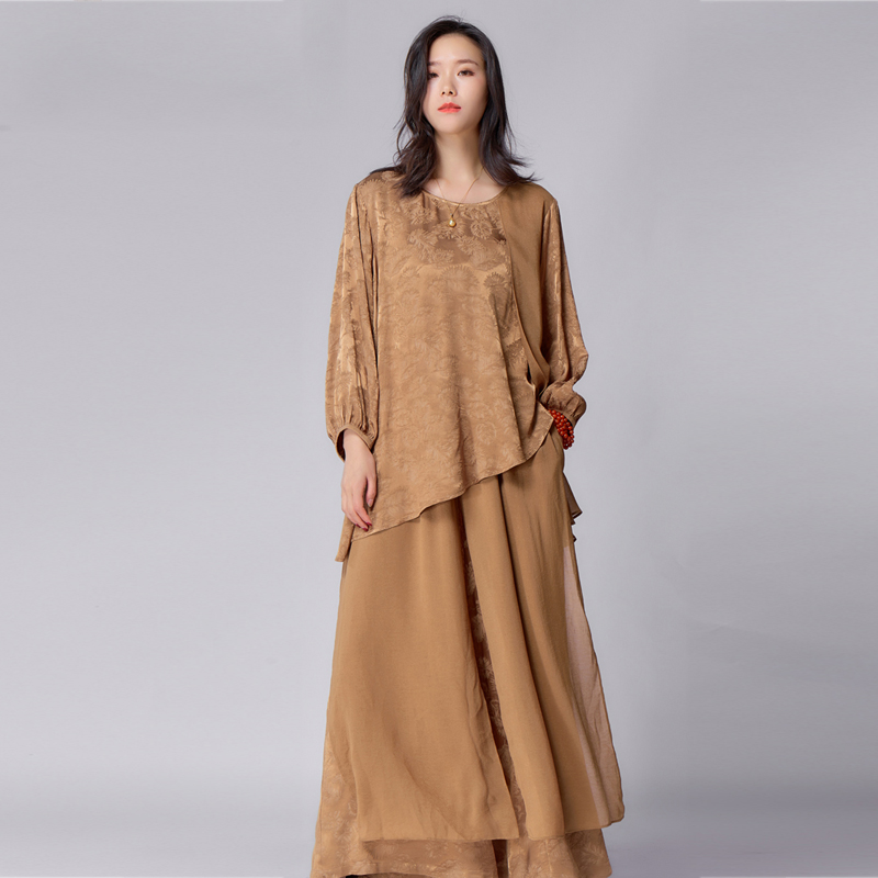 Bộ Đồ Lụa Gấm Hai Mảnh Có Lớp Voan Trang Trí Phá Cách Hiện Đại Sang Trọng. Thời Trang Xuân Hè Dành Cho Mọi Lứa Tuổi