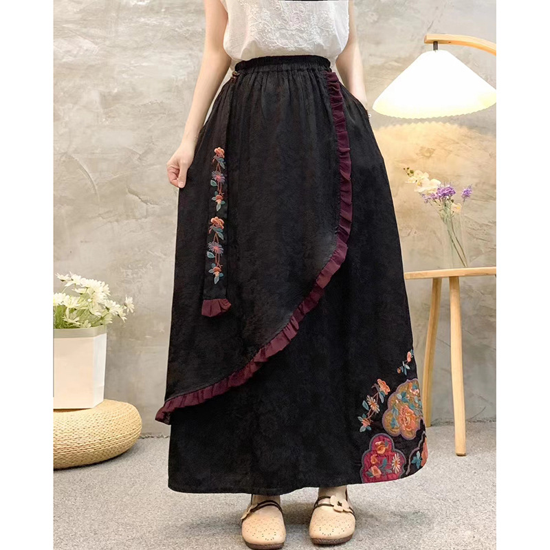 Chân Váy Lụa dài Fress Size, Nền Đen hoặc Nâu Có Văn Hoa Nổi Bật Sang Trọng Quí Phái