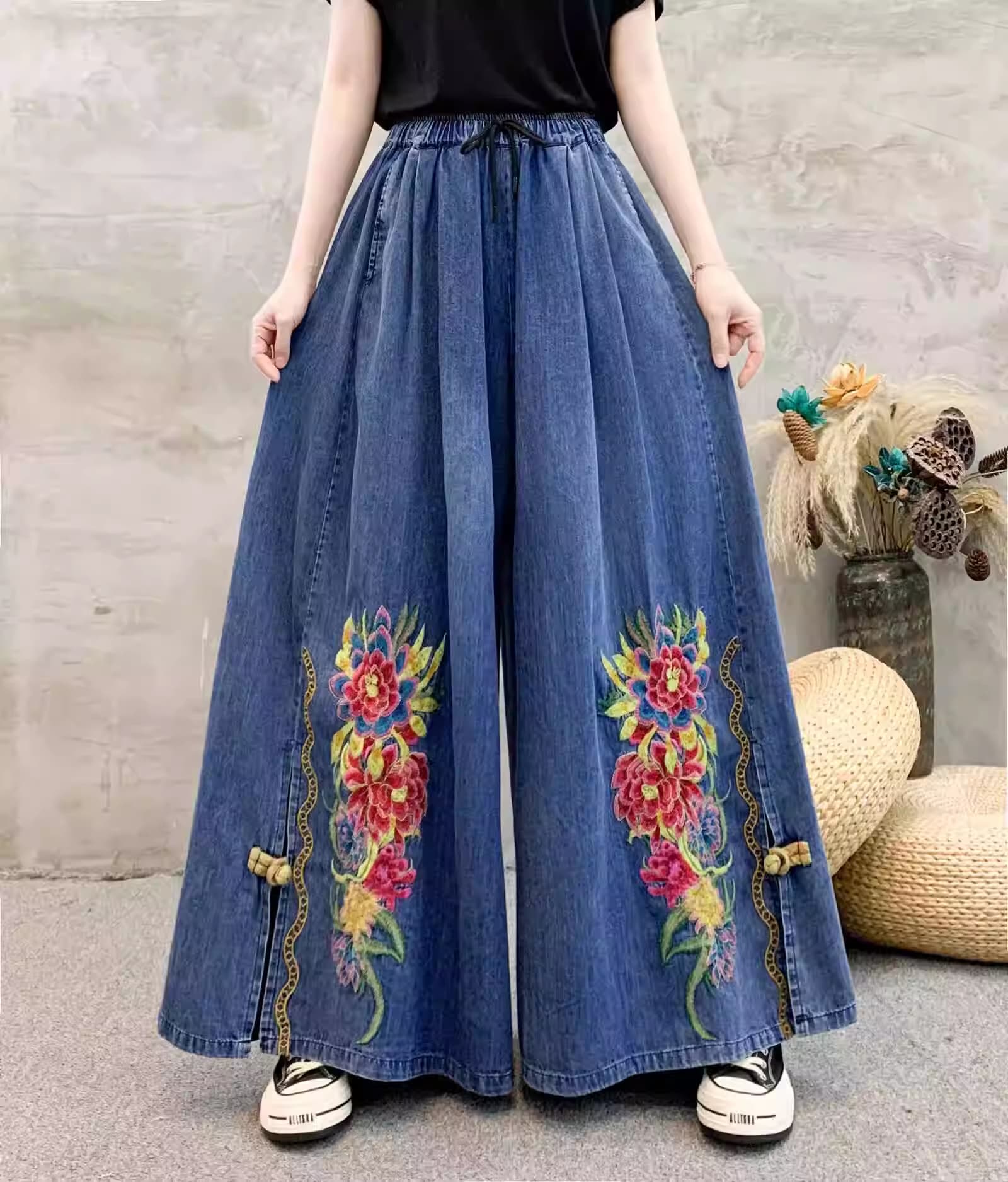 Quần jean nữ thêu, cạp chun, ống rộng - phong cách mới hiện đại, cá tính.