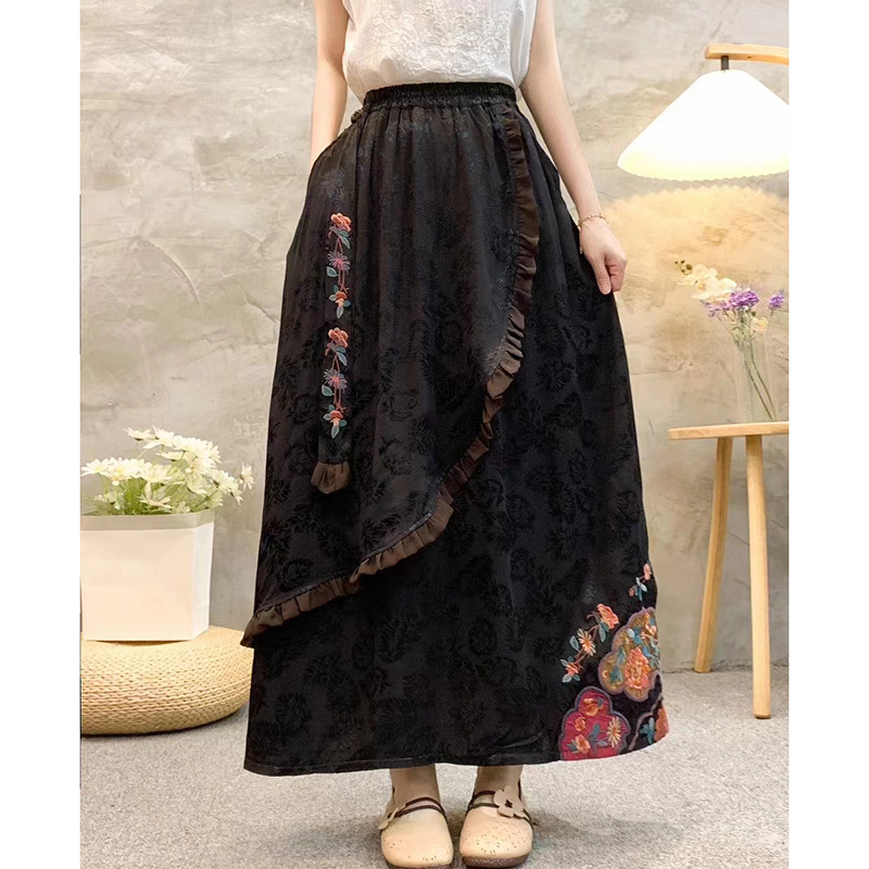 Chân Váy Lụa dài Fress Size, Nền Đen hoặc Nâu Có Văn Hoa Nổi Bật Sang Trọng Quí Phái