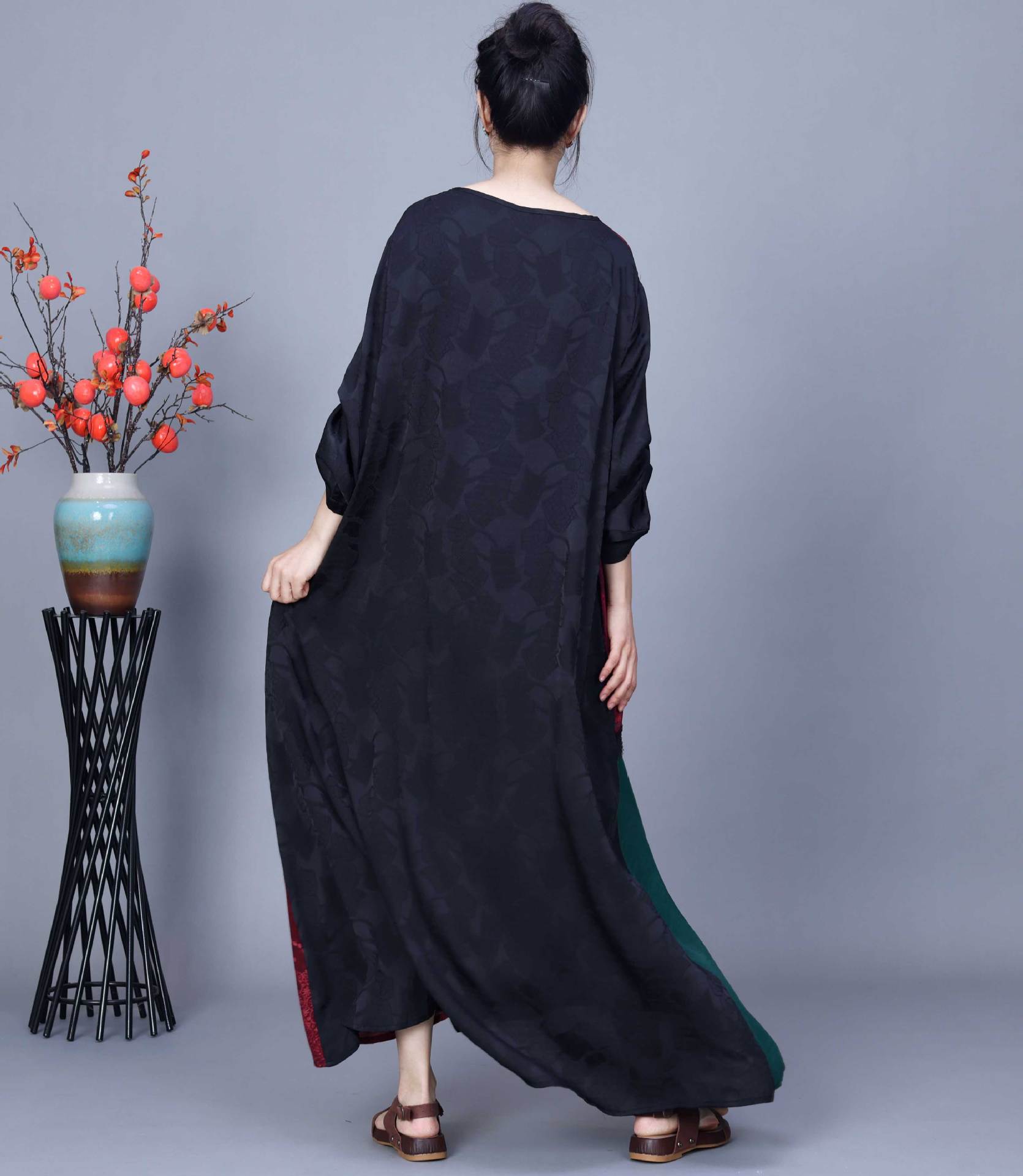 Váy lụa Sang Trọng Với Phong Cách Nhẹ Nhàng Nữ Tính Vô Cùng Sang Trọng.
