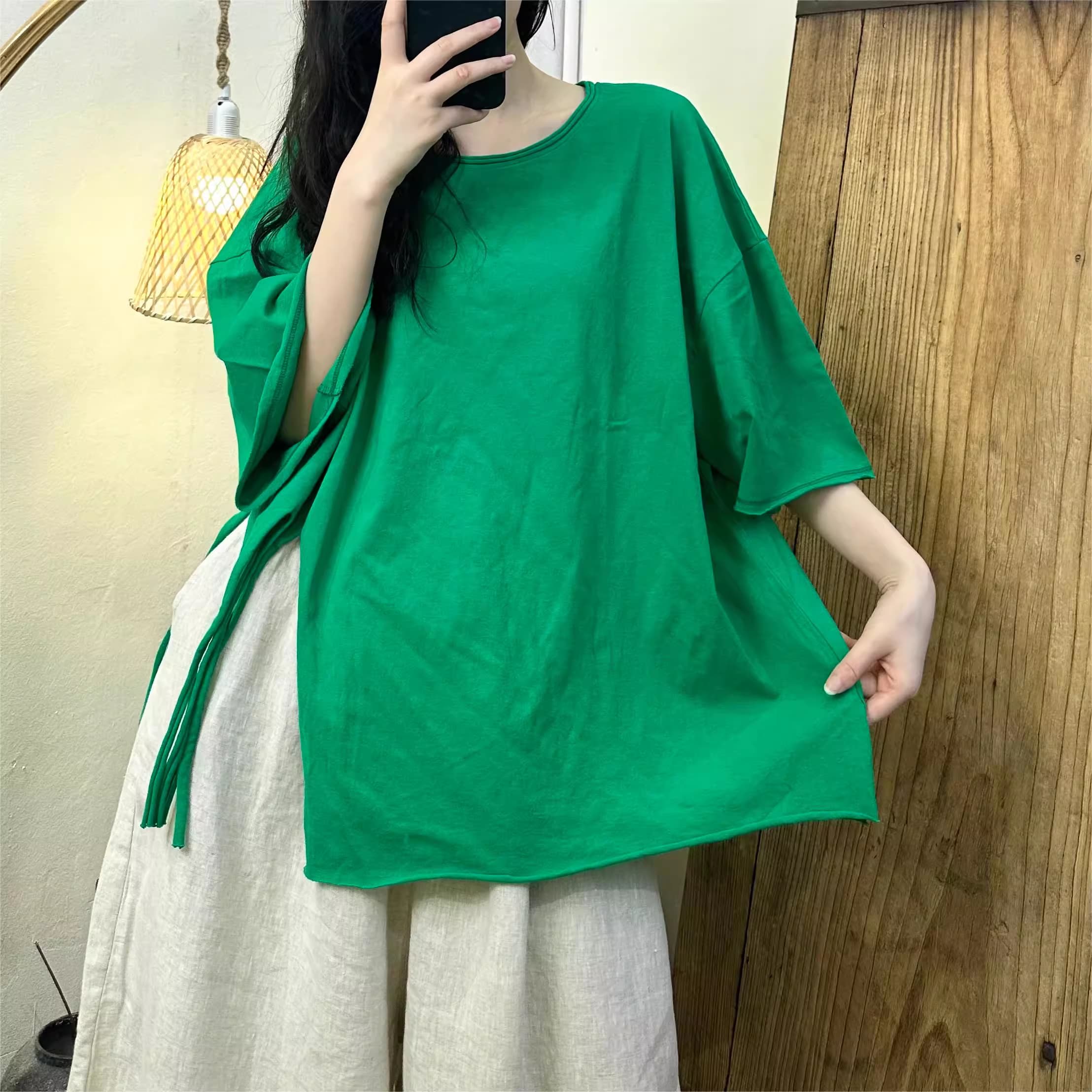 Áo sơ mi cotton trơn, cổ tròn đến từ H u a l o u hợp với  phong cách khỏe, năng động