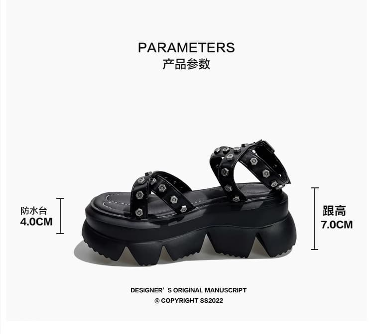 Sandal nữ da thật, miệng cá đế cao dầy chống thấm nước tốt. Phong cách hiện đại, cá tính thích hợp mùa hè.
