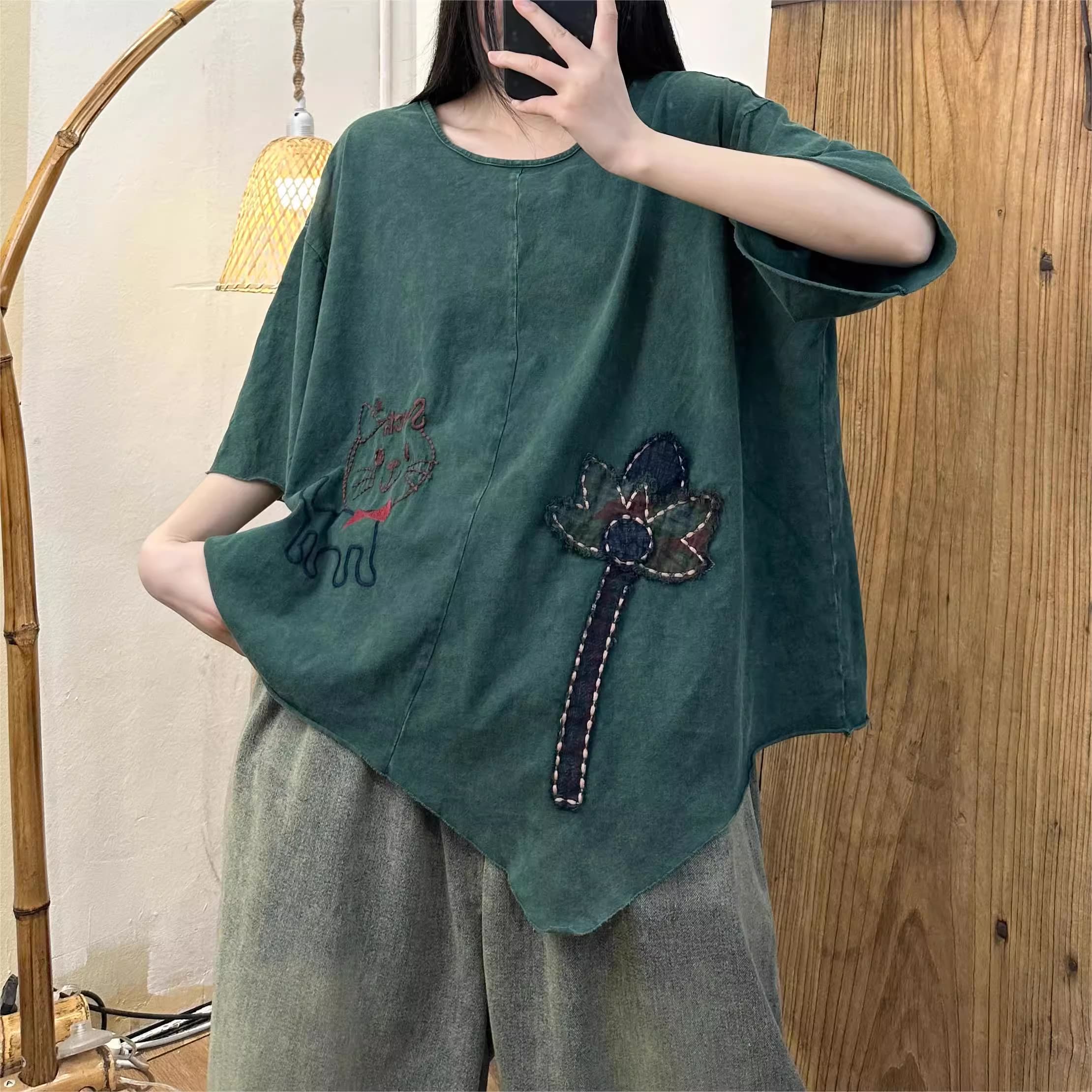 Áo phông cotton thêu hoa thủ công, đến từ H u a l o u hợp với  phong cách trẻ trung năng động cho mùa hè.