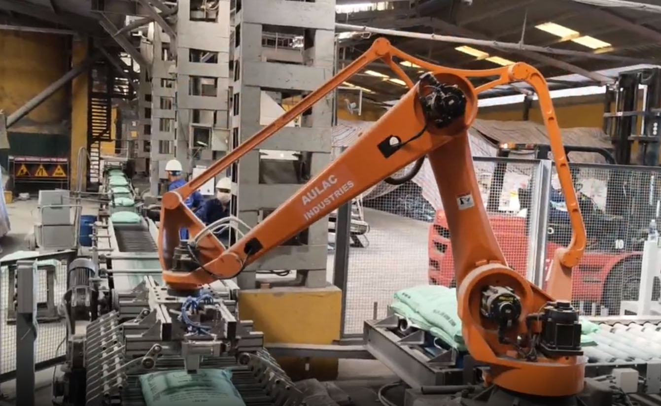 HỆ THỐNG ROBOT BỐC XẾP SẢN PHẨM CÔNG TY CỔ PHẦN PHÂN LÂN NINH BÌNH