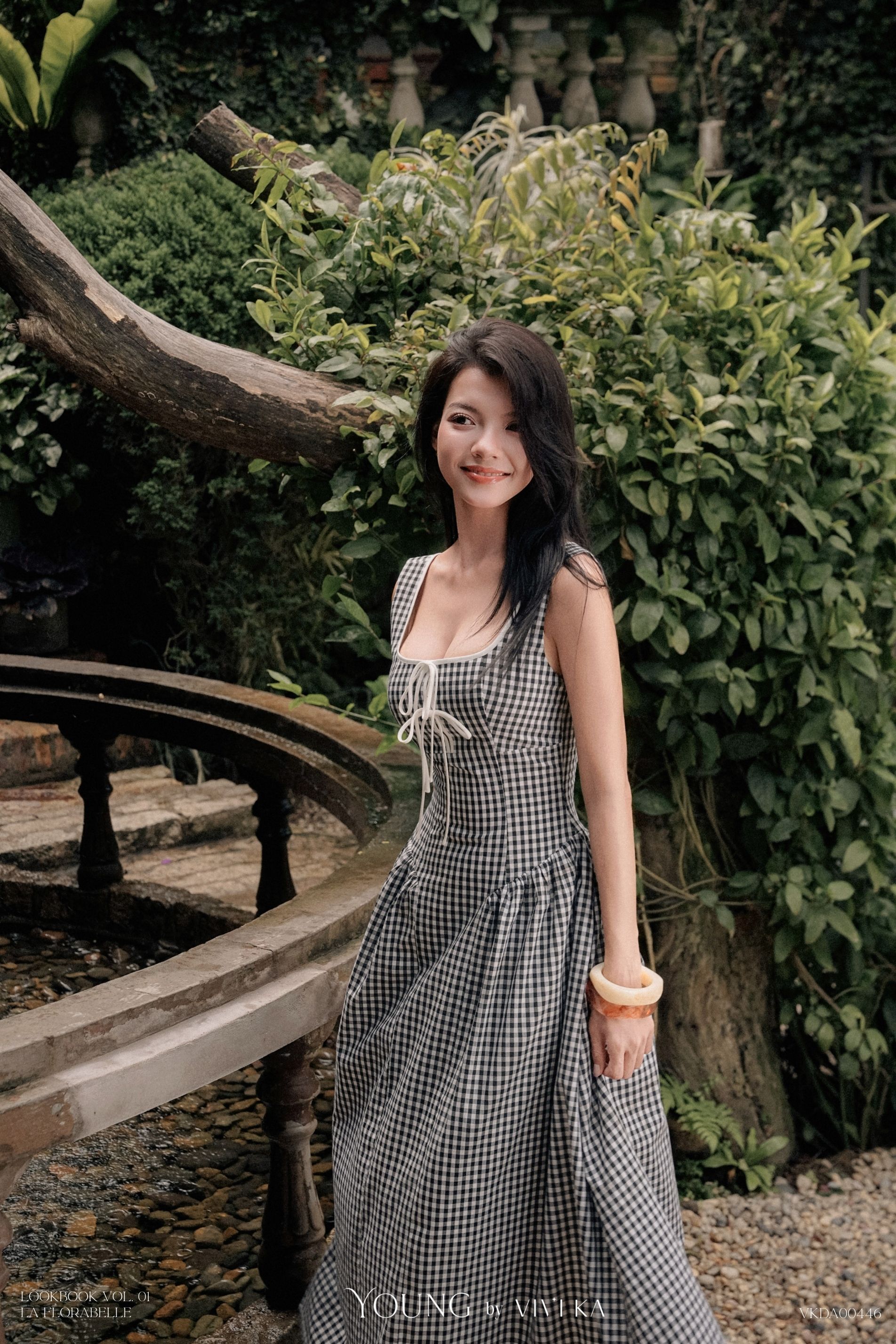 Đầm Caroline dài cổ vuông