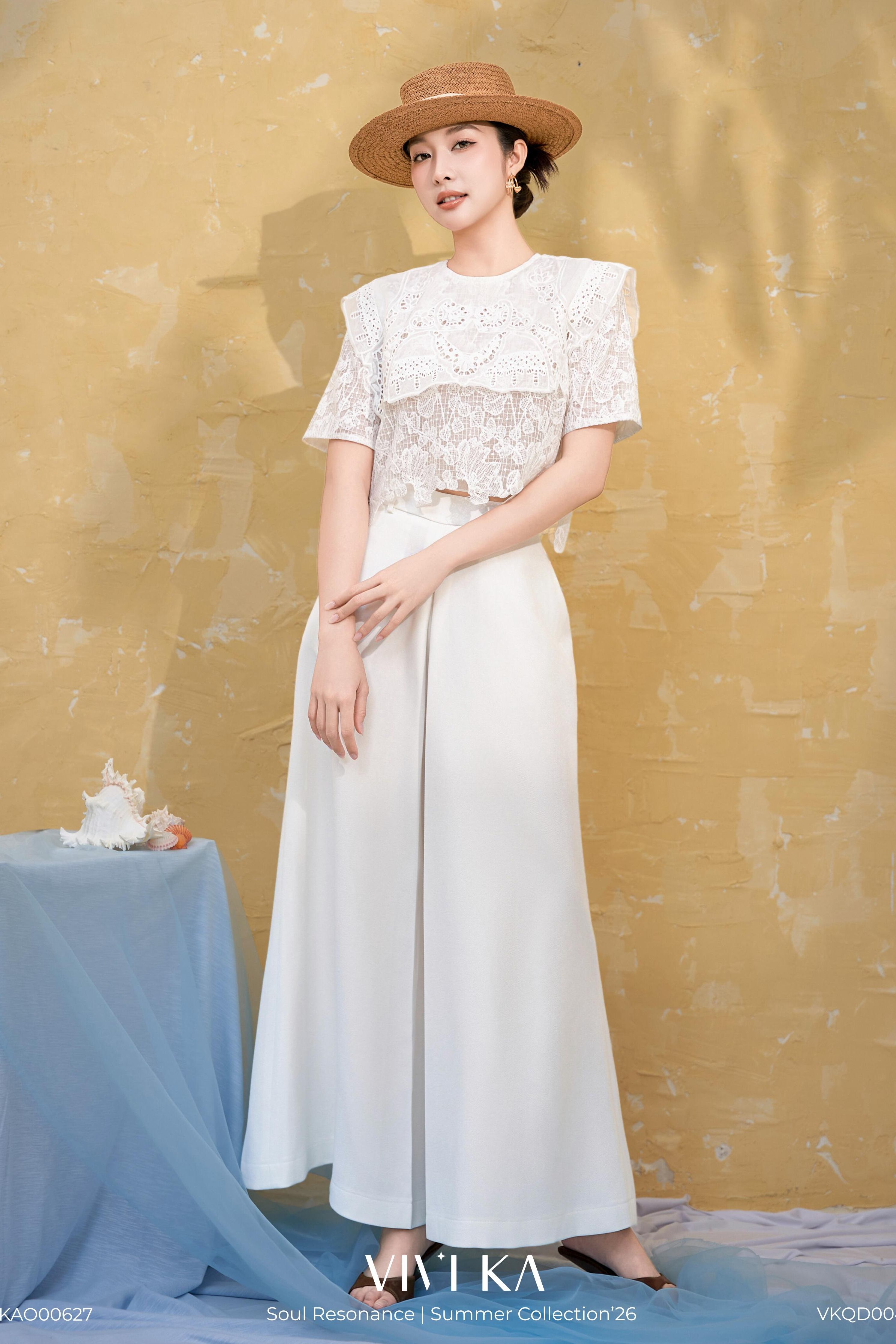 Áo Allen ren cổ vuông