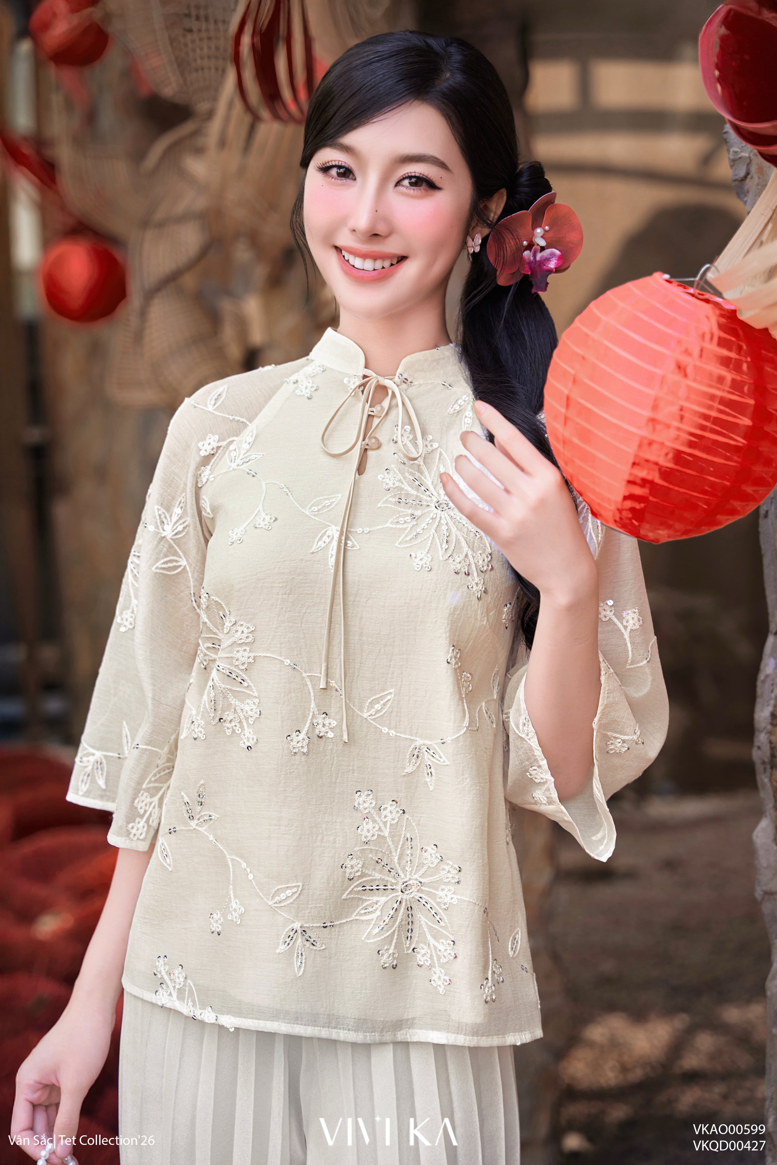 Áo Bellamy kiểu truyền thống tơ thêu kem