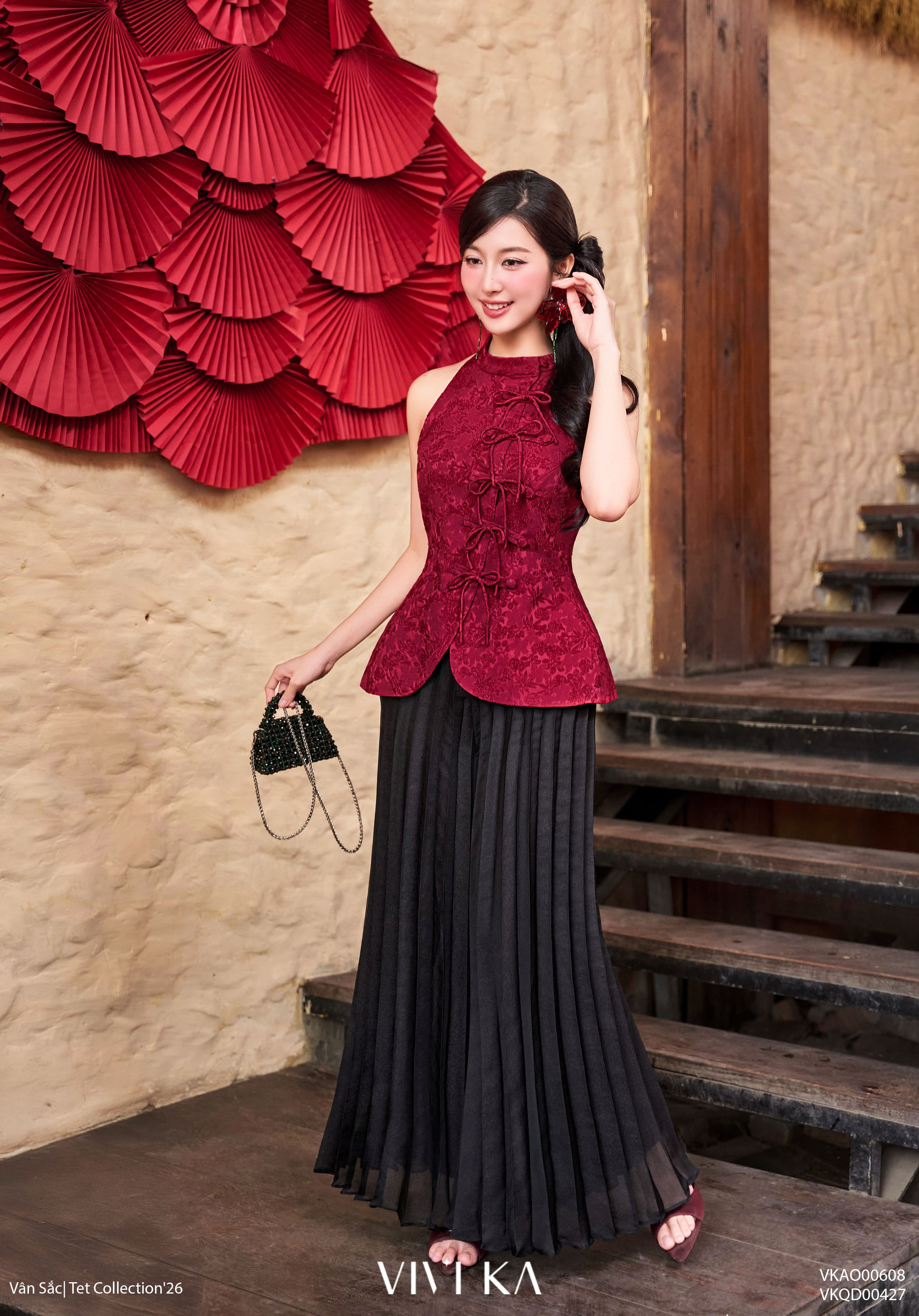 Áo Nguyệt Yên cổ yếm phối nơ gấm đỏ