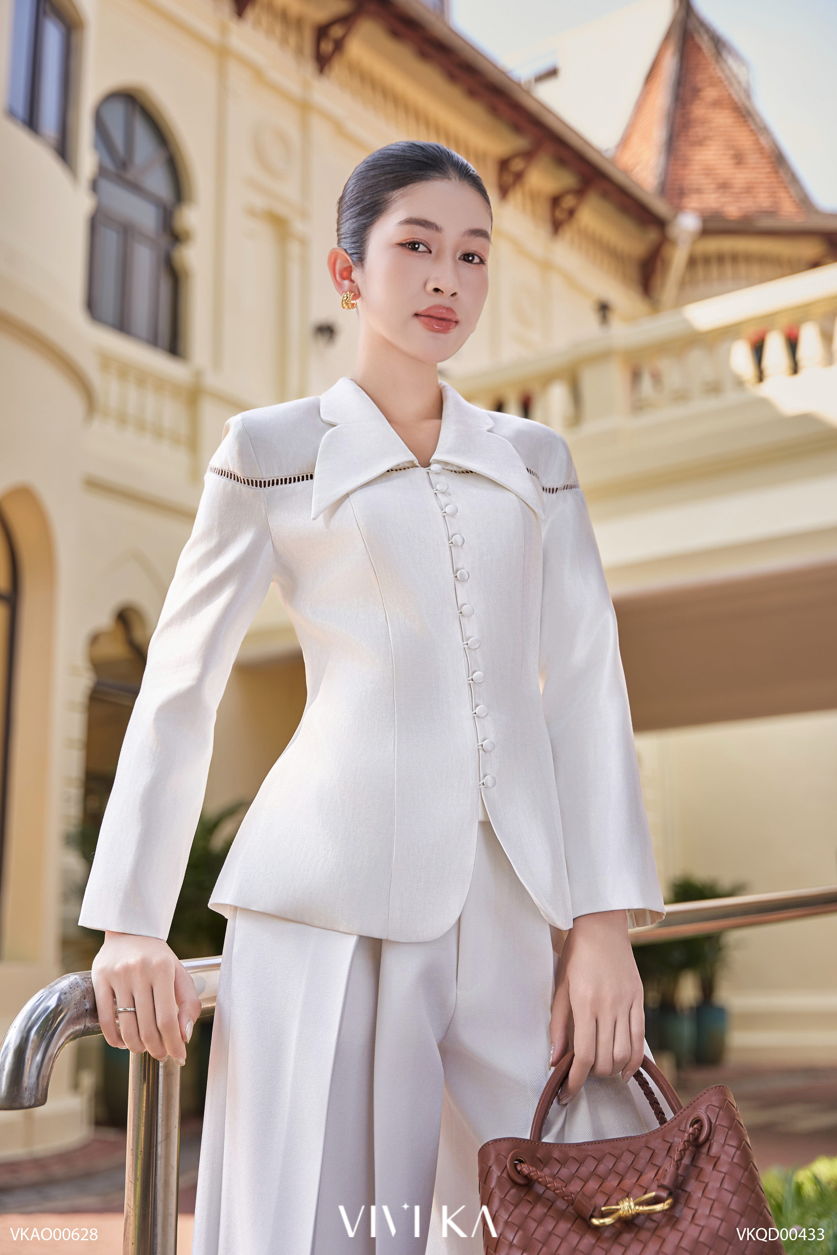 Áo Elodie cổ vest tay dài