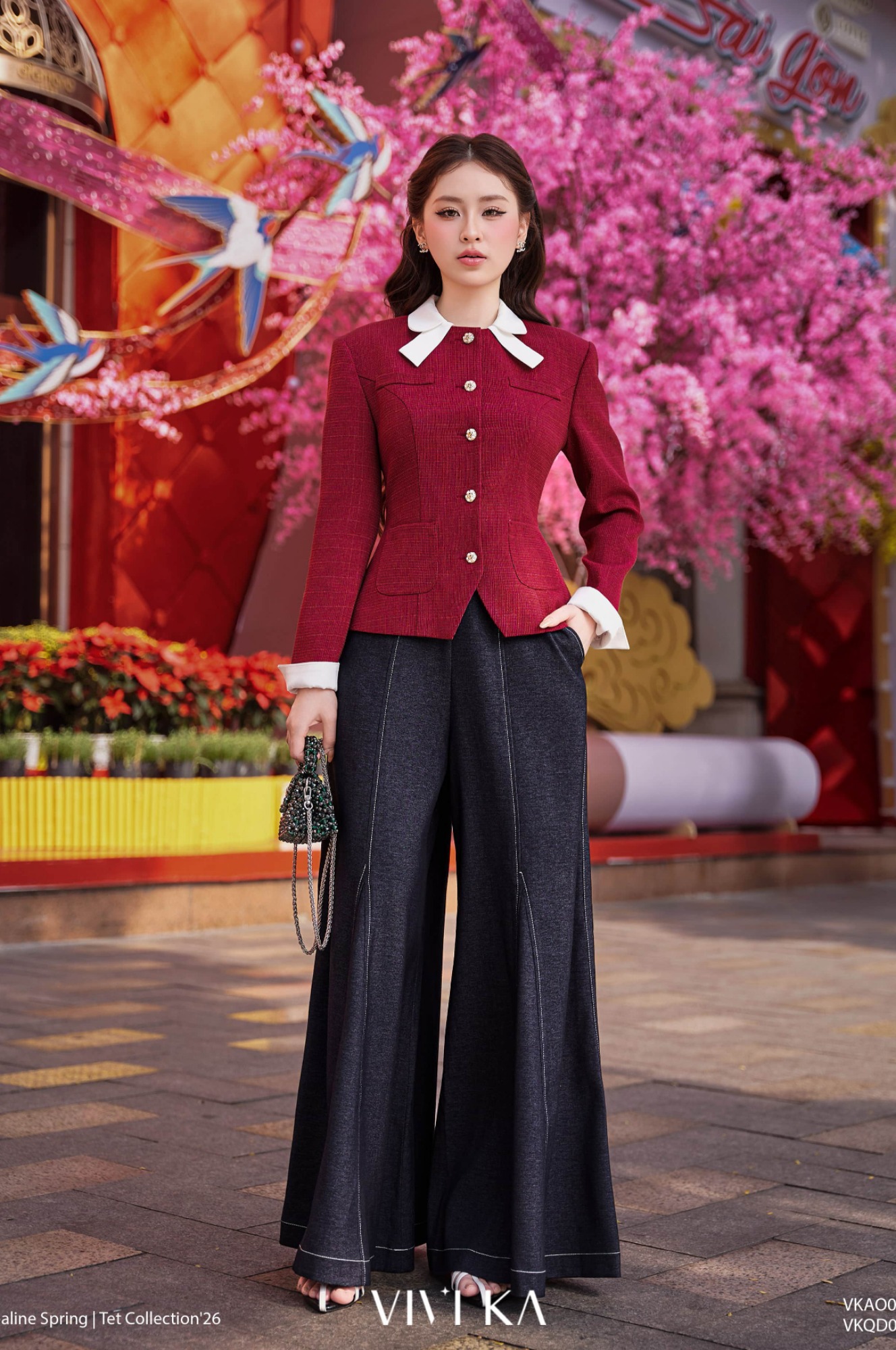 Áo Kivra tay dài phối lá cổ trắng