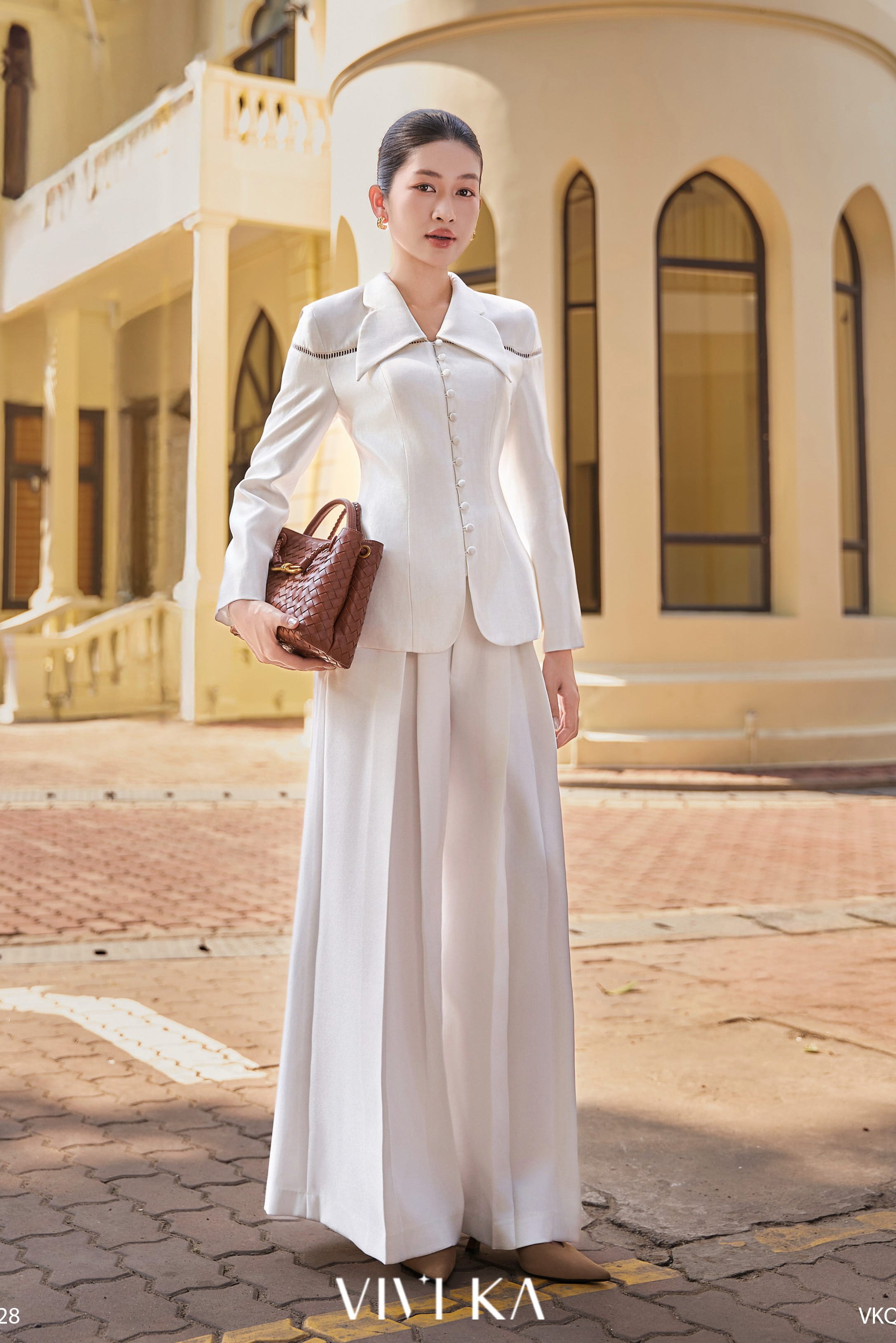 Áo Elodie cổ vest tay dài