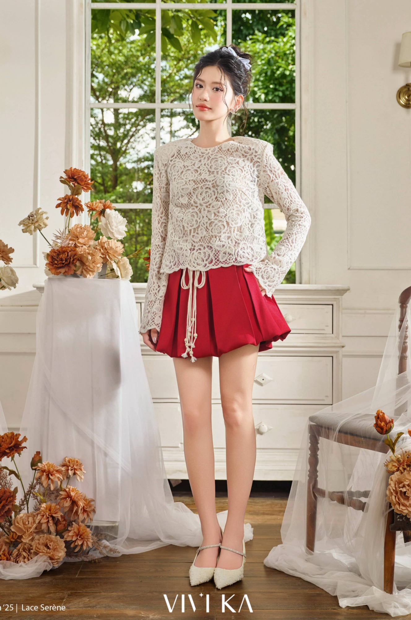 Áo Emberly ren hoa cổ tròn tay dài