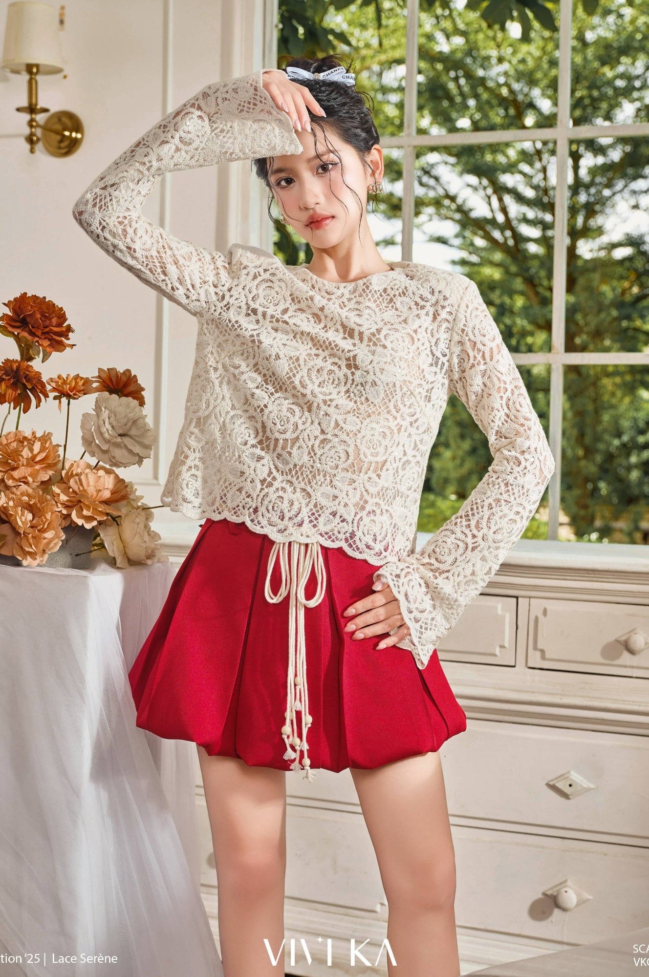 Áo Emberly ren hoa cổ tròn tay dài