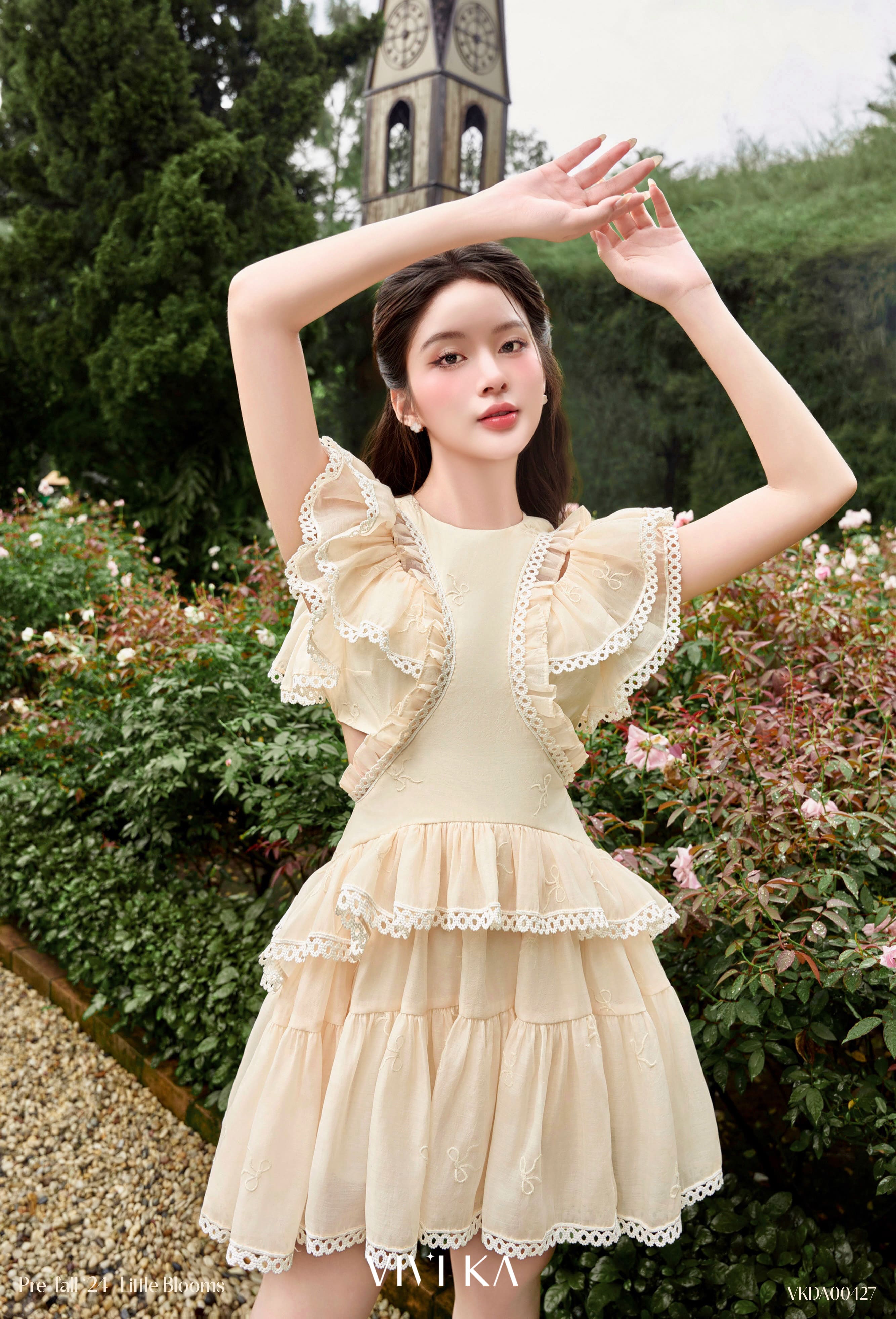 Đầm cut-out tùng xếp tầng phối đăng